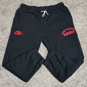 NIKE x STRANGER THINGS HAWKINS HIGH PHYS. ED SWEATPANTS BLACK RED CQ3656 010 2XL